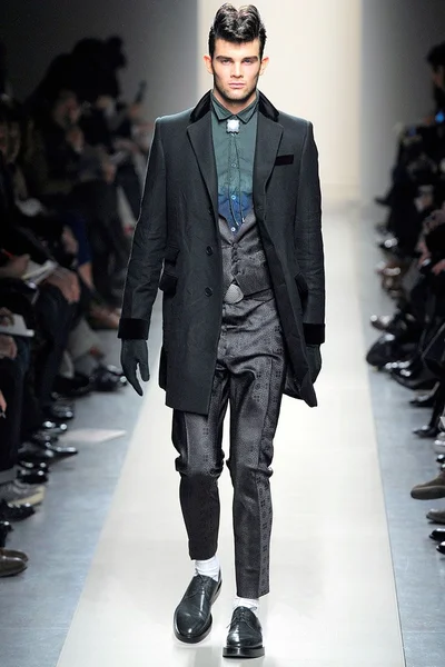 Look 27